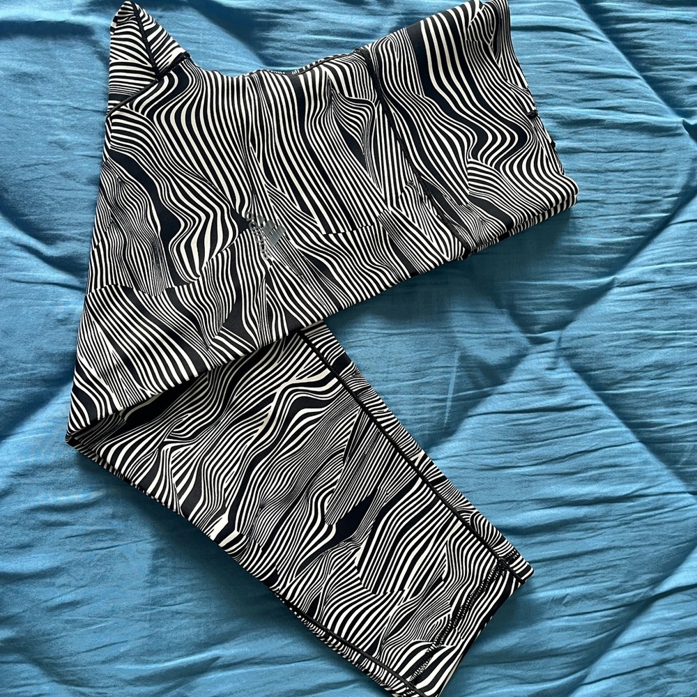 Adidas Monochrome Striped Workout Leggings Size S